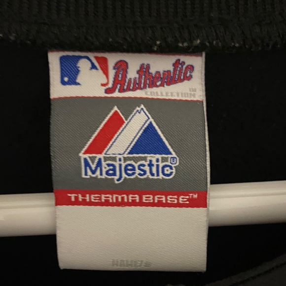Majestic Black Sweatshirt with Phillies Logo - Picture 2 of 6